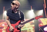 Karalių Mindaugą vasarą sveikins gitaros karalius Joe Satriani (video)